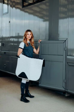 Horze Kühlende Dressurschabracke 34 Horze Kühlende Dressurschabracke -Reitsportbedarf Verkäufe 2024 17317 PBG 3