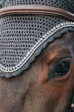 Kentucky Horsewear Stone & Pearl Fliegenmütze Lang 15 Kentucky Horsewear Stone & Pearl Fliegenmütze Lang -Reitsportbedarf Verkäufe 2024 329562 G 3