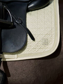 Eskadron Platinum Pure FS23 Mattgloss Jewel Dressurschabracke -Reitsportbedarf Verkäufe 2024 345502 SYE 02